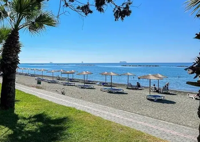 Beachfront Luxury Apartmán *