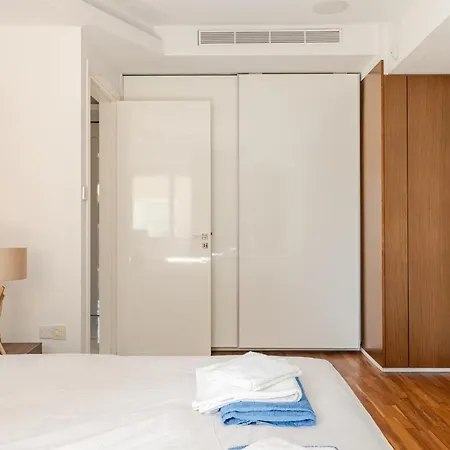 Beachfront Luxury דירה *