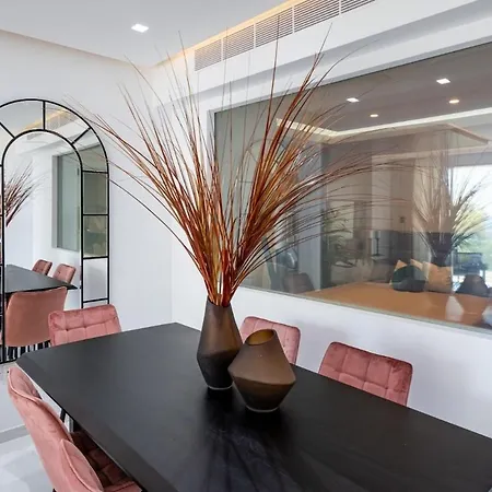 Daire Beachfront Luxury *