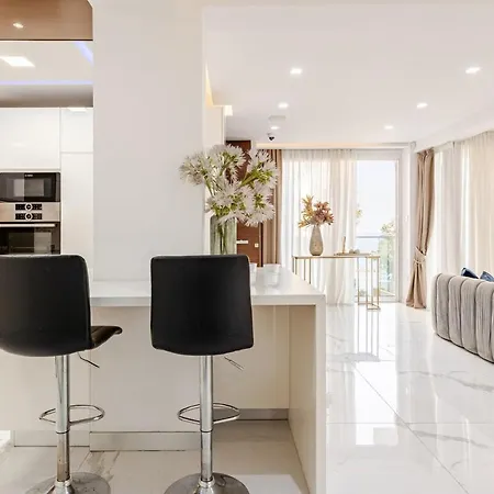 Beachfront Luxury Daire Limasol