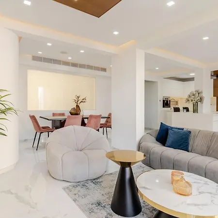 Beachfront Luxury Appartement *