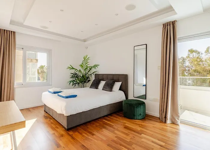 Beachfront Luxury شقة