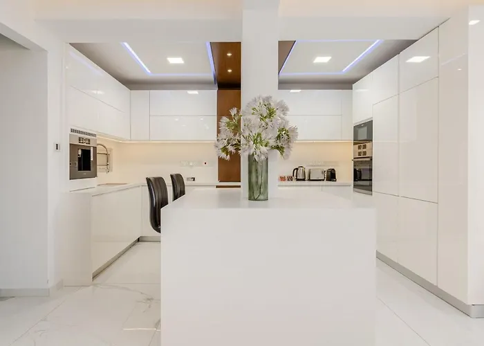 Beachfront Luxury شقة